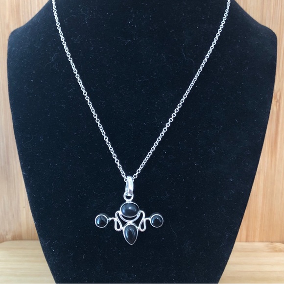 $62Estate Pendant With ChainSterling SilverMarked STERLING 925